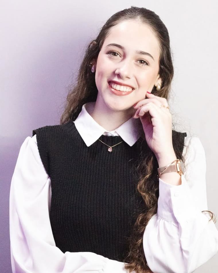 Ana Julia, lash designer da equipe Labella Beauty