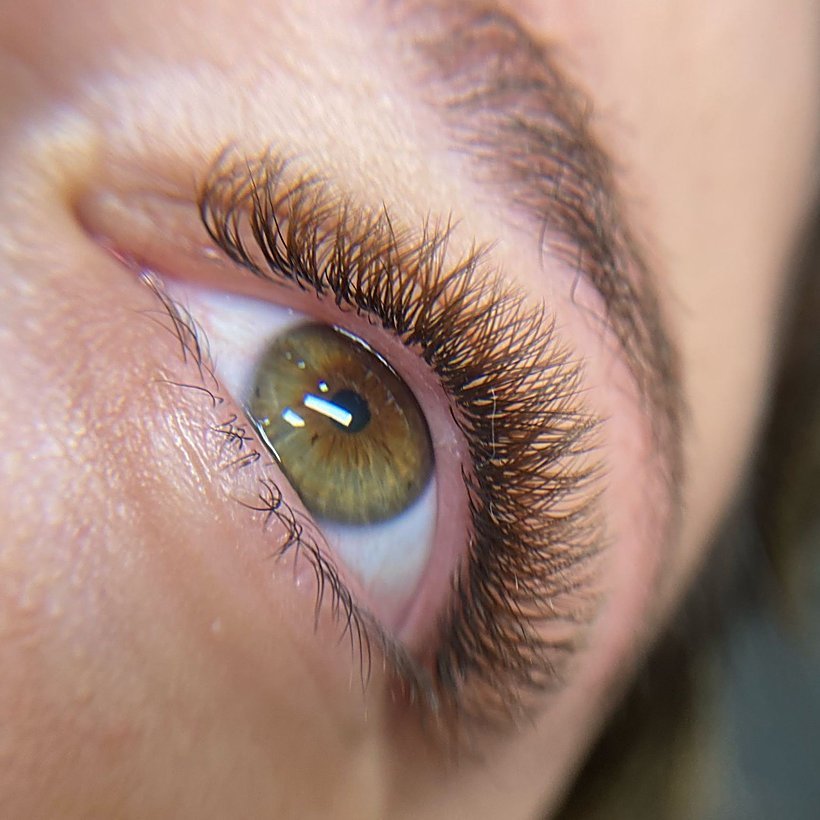 Volume brasileiro de cílios em Campinas, Labella Beauty