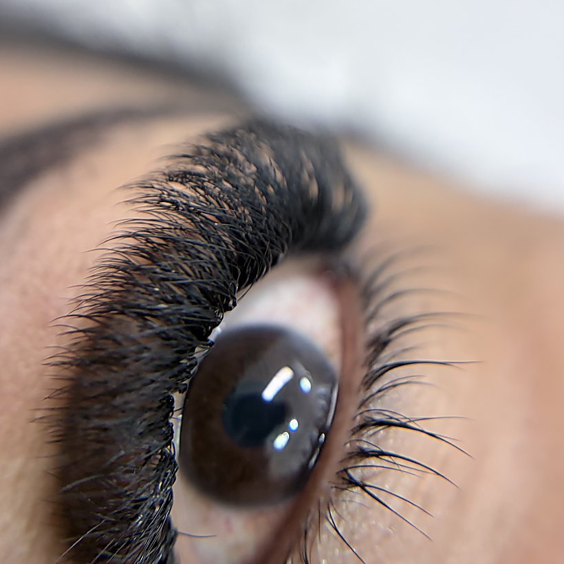 Volume glamour de cílios em Campinas, Labella Beauty